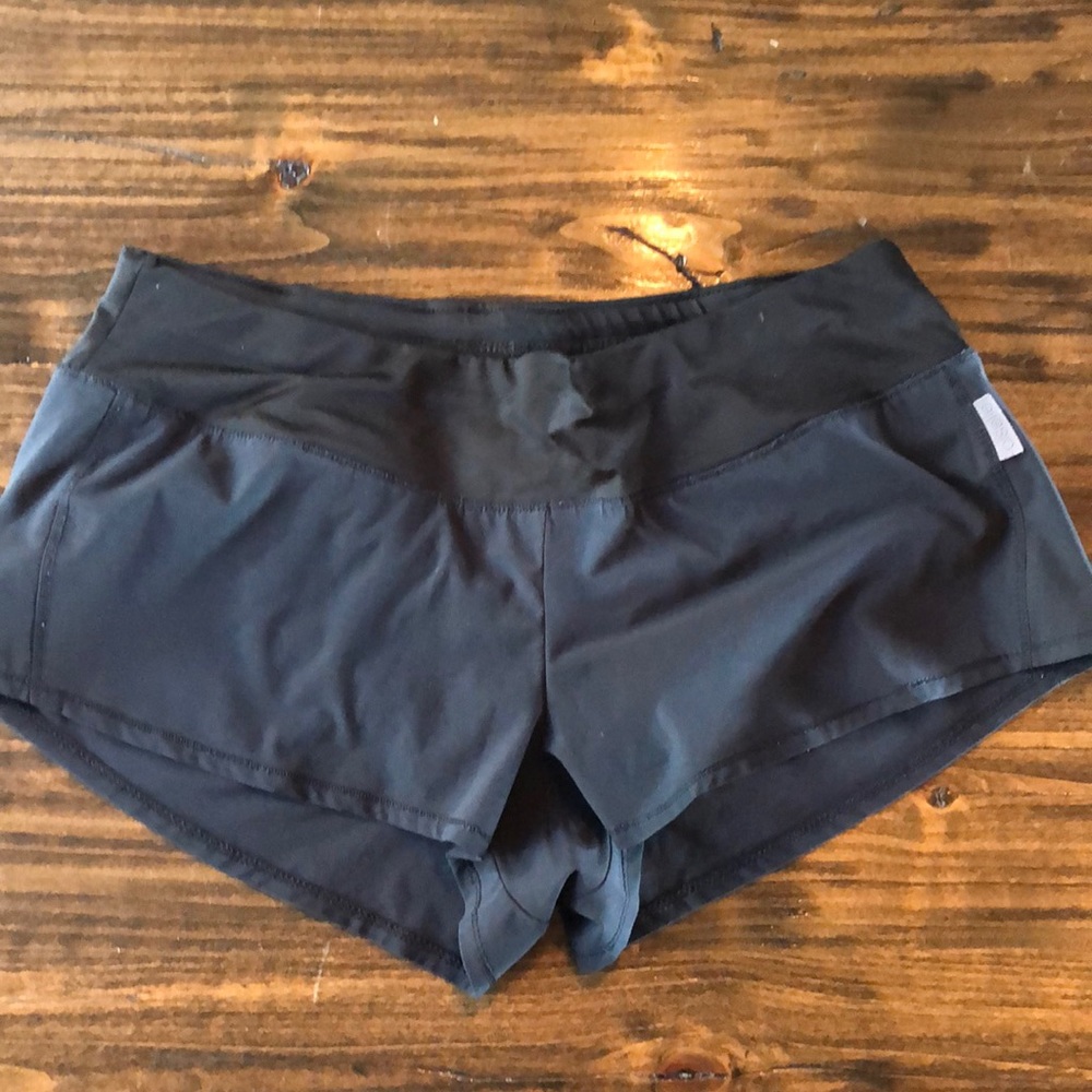 Oiselle black Mac roga shorts